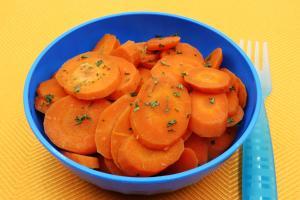<< Table of Contents Gingered Carrots Prep time: 5 minutes Cook time: 15 minutes Makes: 6 Servings Ginger, also known as ginger root, is a popular spice used in traditional Chinese cooking.