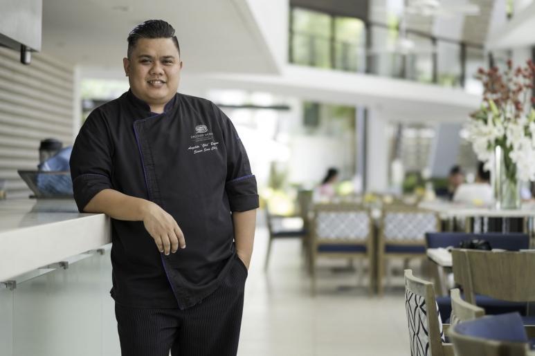 Dining» Stories» FEATURES Meet The Chef: Ghel Bagwan Discovery Shores Boracay makes sure you get your dining fix. Read on to meet Indigo Restaurant's main man!