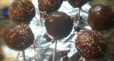 + Pop cakes For those of us who don t have a cake pop tray. Here is an easy recipe for making these bright little cakes Make the cake mix and cook in a suitable cake tin for 20-25mins.