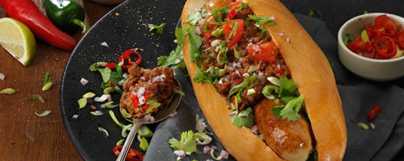 Chilli Hot Dogs Tuesday 5th February COOK TIME PREP TIME SERVES 00:25:00 00:05:00 4 These super tasty hot dogs combine the great taste of hot dog sausages with the rich flavour of home-made beef