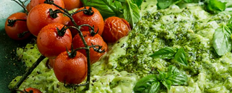 Pesto and Roasted Tomato Alfredo Friday 8th February COOK TIME PREP TIME SERVES 00:35:00 00:15:00 4 Unlock a world of flavour by adding basil pesto and tangy roasted tomatoes to a traditional pasta