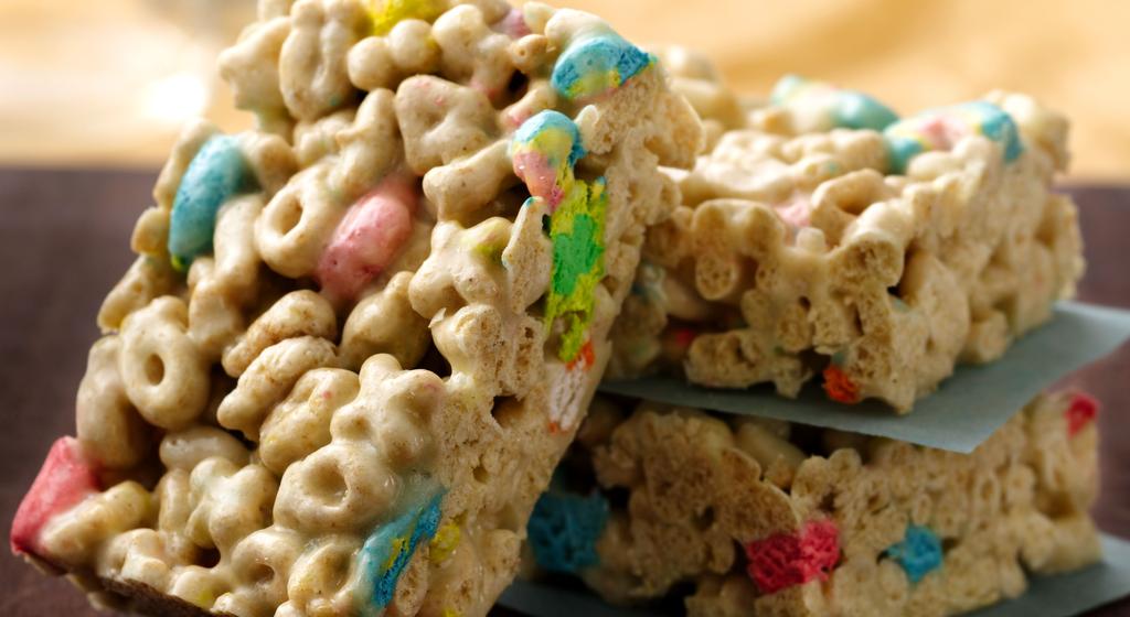 6 3-1 PC. SERVINGS 6 4-2X3-INCH BARS Lucky Charms Leprechaun nuggets Snackable bites of colorful cereal and mini marshmallows, it's like a pot 'o gold!