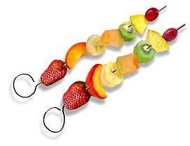 Fruit Kabobs Pineapple chunks Banana Strawberries Seedless grapes 1- Cut strawberries and bananas into pieces.
