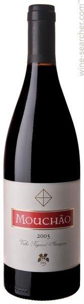 4.J Tinto 2009 Laget av Fonseca, en av Portugals største vinprodusenter. Grand Noir - 52% Touriga Franca/ Francesa - 38% Fottråkket i lagares og gjæret i 100 år gamle leirkrukker.