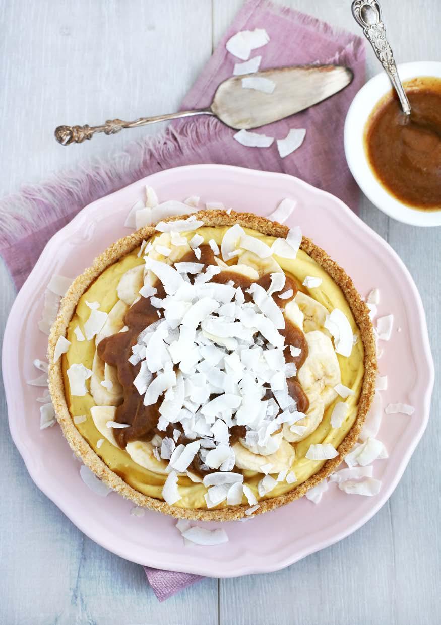 Coconut & banana pie Medium 25 mins 6-8 1 cup (95 gm) almond meal 1 cup (100 gm) desiccated coconut ¼ tsp salt 100 gm coconut oil, melted 3 bananas, sliced ⅓ cup coconut flakes, to serve Coconut