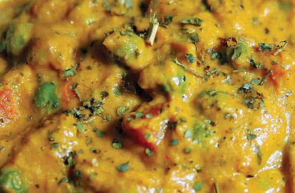 Creamy Veggie Korma 10 minutes Cooking time: 4 hours Servings: 4 1 tbsp vegetable oil 1 onion, finely chopped 3 cardamom pods, bashed 1 tbsp medium curry powder 1 garlic clove crushed 2cm size piece