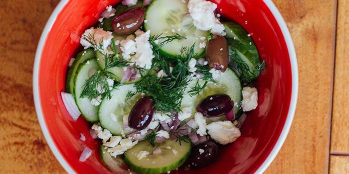 greek cucumber salad None 1 serving 131 8 g 11 g 4 g 1 cup sliced cucumber 1/2 cup sliced red onion 2 Tbsp. crumbled feta cheese 5 kalamata olives, pitted 1/4 cup chopped fresh dill 1.