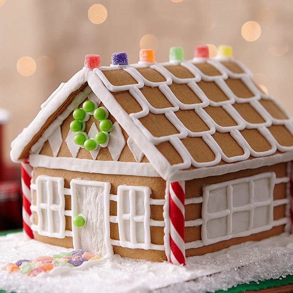 Start Your Holiday Memories with Gingerbread Houses and Mrs.