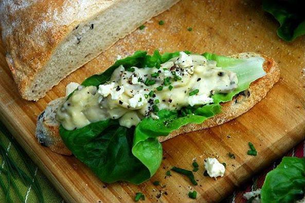 Mushroom and Blue Cheese on Toasted Ciabatta Ingredients for about 4 open sandwiches 250g mushrooms sliced 1 tbsp olive oil 1 clove of garlic crushed 125ml cream blue cheese use as mush as you like I