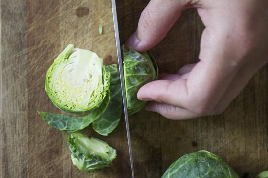 Brussels Sprouts 4 cups Brussels sprouts (halved) Seasoning of choice 1. Trim stems & remove outer leaves 2.