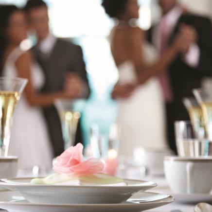 Event Catering Embassy Suites Riverwalk's catering services offer customized menus that fit your ideas and preferences. If you prefer a more casual style, we offer hors d oeuvres and dinner buffets.