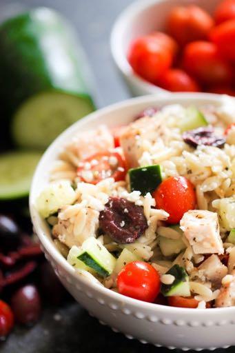 DAY 5 HEALTHY PLAN MEDITERRANEAN CHICKEN AND ORZO SALAD M A I N D I S H Serves: 6 Prep Time: 10 Minutes Cook Time: 10 Minutes Calories: 495 Fat: 30.1 Carbohydrates: 37.5 Protein: 20.2 Fiber: 1.