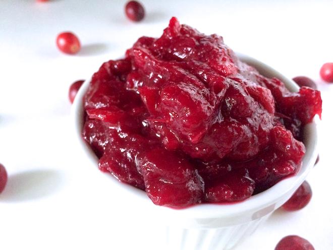 Cranberries Serves 6 to 8 12 oz package fresh cranberries 1/2 cup no-sugar applesauce 1/3 cup agave nectar 1/3 cup water 1. Rinse the cranberries and discard the soft and discolored ones. 2.