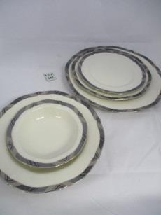 342 An attractive Noritake Midnight Majesty five place setting dinner service comprising 5 dinner