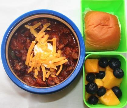 Black Bean Turkey Chili Yields 6 servings 1 Tablespoon vegetable oil 1 onion, diced 2 cloves garlic, minced 1lb ground turkey 3 (15oz) cans black beans, drained, rinsed ¾ cup water 1 (14.