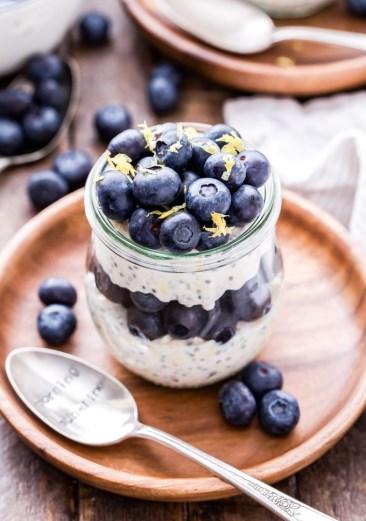 Blueberry Overnight Oats 6 ounces plain Greek yogurt 2/3 cup unsweetened almond milk 2 tablespoons honey 2/3 cup rolled oats 2/3 cup blueberries 1.