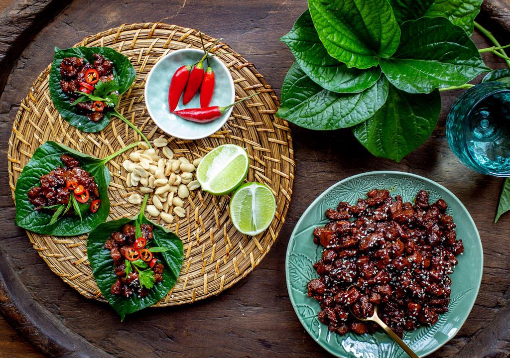 CARAMELISED PORK BETEL LEAVES by Sydney Food Sisters SERVES: 4 6 PREP: 15 MINS COOK: 30 MINS Combining sweet, savoury and chilli, these easy to prepare Caramelised Pork Betel Leaves showcase the best