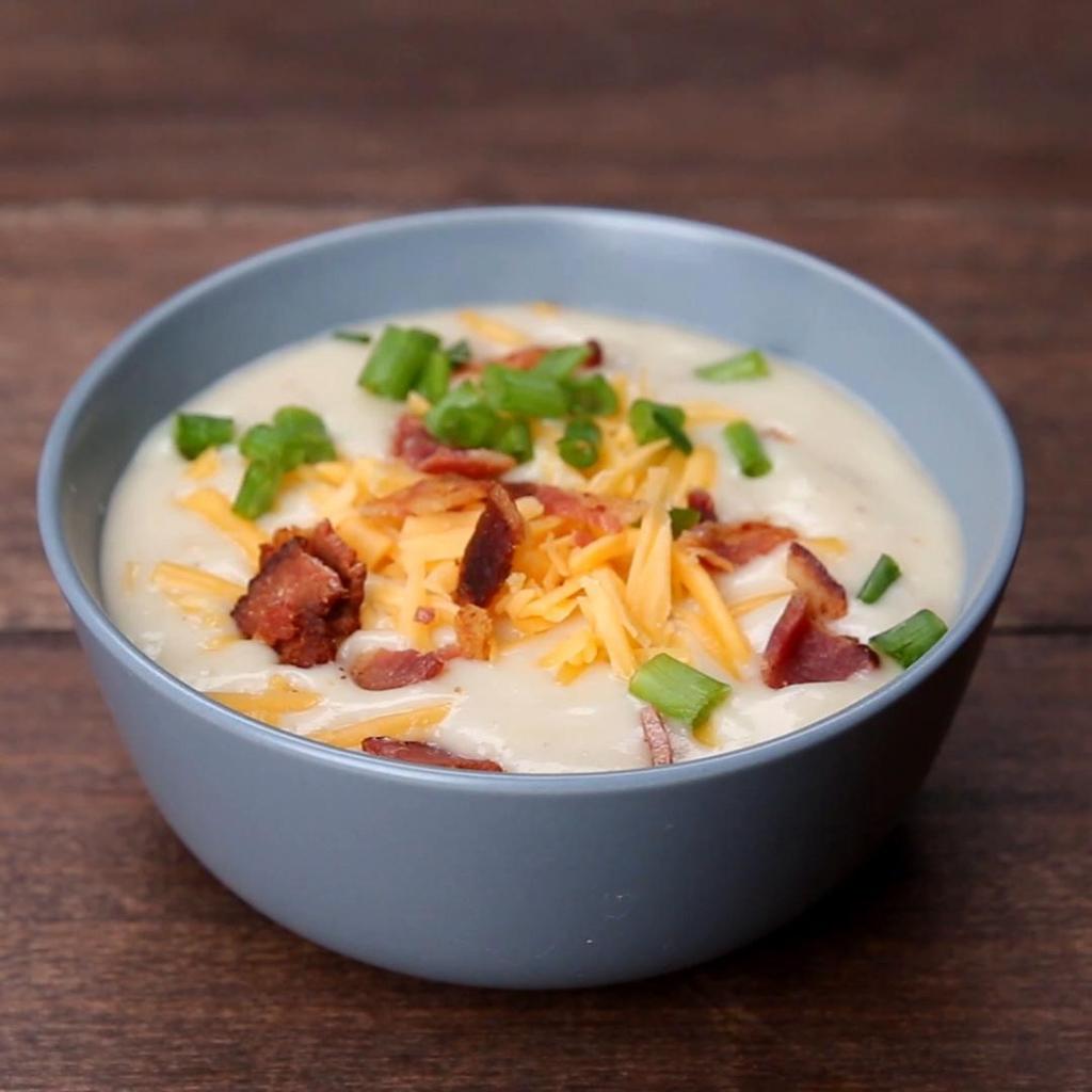 Slow Cooker Loaded Potato Soup for 6 servings 4 cups potato, peeled and chopped (900 g) ¾ cup onion (115 g) 4 cups chicken broth(960 ml) ½ tablespoon salt ½ tablespoon pepper 4 tablespoons butter ¼