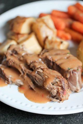 DAY 4 SLOW COOKER SUNDAY DINNER POT ROAST AND GRAVY RECIPE M A I N D I S H Serves: 8 Prep Time: 15 Minutes Cook Time: 7 Hours 2 Tablespoons olive oil 3 pounds beef chuck roast salt and pepper, to