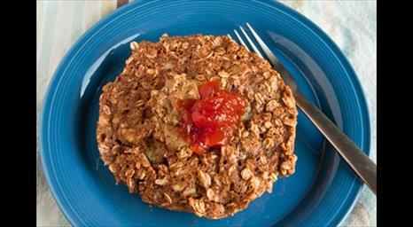 Microwave Breakfast Cookie 1 ripe banana 1/2 cup rolled oats 2 tablespoons raisins 2 tablespoon honey 1 tablespoon coconut 1 tablespoon mini chocolate chips 1 teaspoon ground cinnamon In a bowl, mash