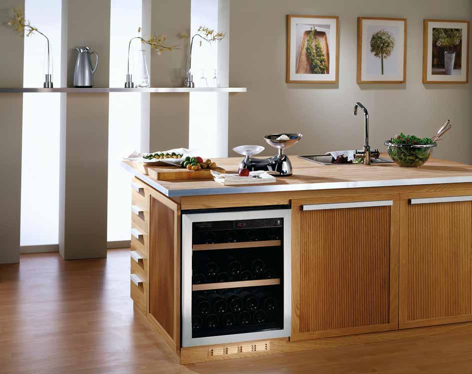 Studio Fitted Cabinet The installation The studio cabinet has been designed to fit perfectly into any standard kitchen unit. Ventilation 50 mm min. Ventilation grid 200 cm 2 min Ventilation 50 mm min.