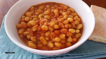 Moroccan White Beans Prep time: 10 Minutes Cook time: 15 Minutes Serves: 2 1 15 oz can of white beans 2 Roma tomatoes 4 cloves of chopped garlic 1 tablespoon of chopped cilantro 1 tablespoon of