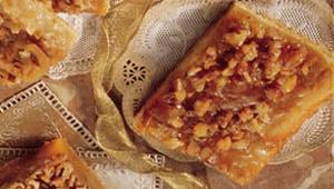 Quick Crescent Pecan Pie Bars Crust: 1 (8-oz.) can refrigerated crescent dinner rolls Filling: 1/2 c. chopped pecans 1/2 c. sugar 1/2 c. corn syrup 1 Tbs. margarine or butter, melted 1/2 tsp.