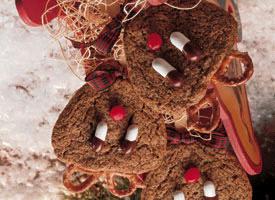 Reindeer Ginger Pops 1 pkg. Betty Crocker gingerbread cake and cookie mix 1/3 c. lukewarm water 28 small pretzel twists 28 wooden sticks with rounded ends 1 oz. semisweet baking chocolate 1/2 tsp.