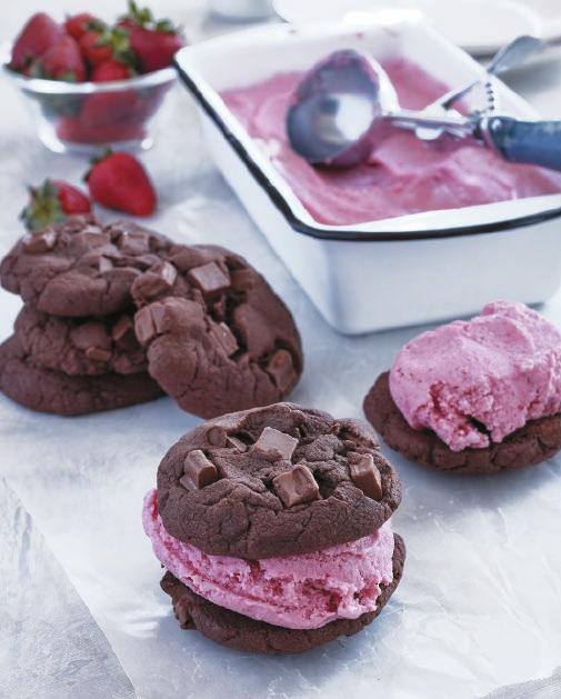 CHOCOLATE CHUNK COOKIE WITH HOMEMADE STRAWBERRY ICE CREAM PREP TIME: 15 MINUTES MAKES: 16 COOKIES BAKING TIME: 10-12 MINUTES FREEZING: EXCELLENT CHOCOLATE COOKIES ½ cup (125 ml) Becel Buttery Taste