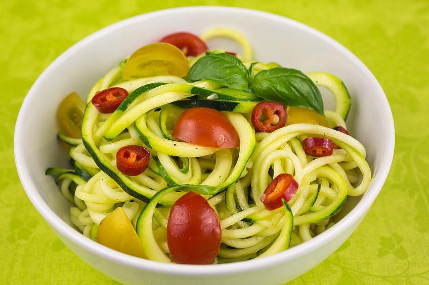 FRESH CAPRESE WITH ZOODLES 2-3 medium to large organic zucchini 8 oz. of organic sweet grape, cherry or mixed medley tomatoes 4 oz. fresh Italian whole milk mozzarella balls packed in water 1 tbsp.