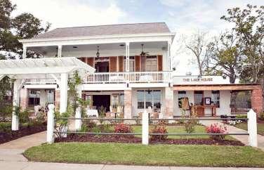 Wedding Reception The Lakehouse & Maison Lafitte Two historic venues, one great caterer!