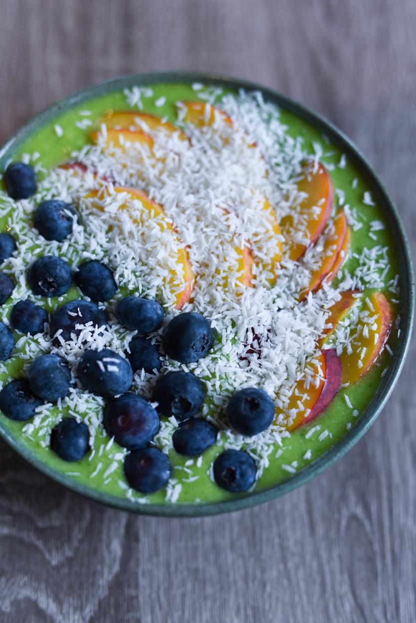 DAY 23 BREAKFAST Green Smoothie Bowl (507 Cals) Prep time: 3 minutes. Total time 3 minutes.