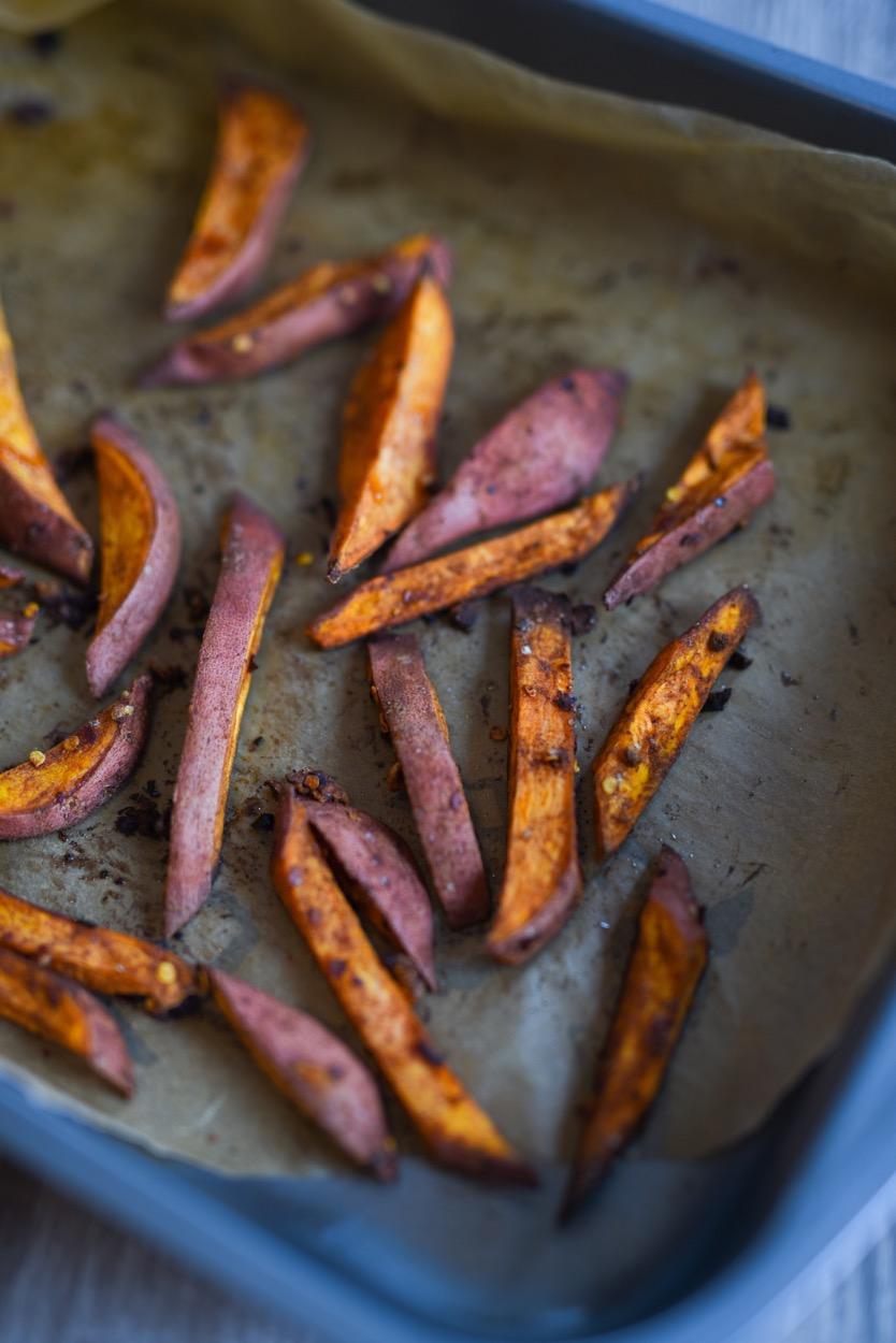 MEAL PREP ONE - DAY 21 BAKE THE SWEET POTATO WEDGES makes 1 serving 2 cups of sweet potatoes OR yams, cut into wedges ( about 1 large sweet potato or 2 small ones) 1/2 tsp chili flakes (adjust