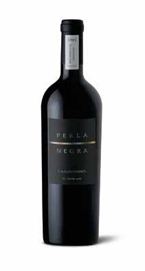 PERLA NEGRA Perla Negra honors its name well: it is a jewel cultivated in the Maule Valley, thanks to