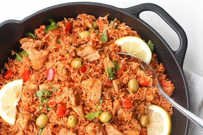 ONE POT SPANISH CHICKEN AND RICE 5 boneless, skinless chicken thighs (or 1 lb.