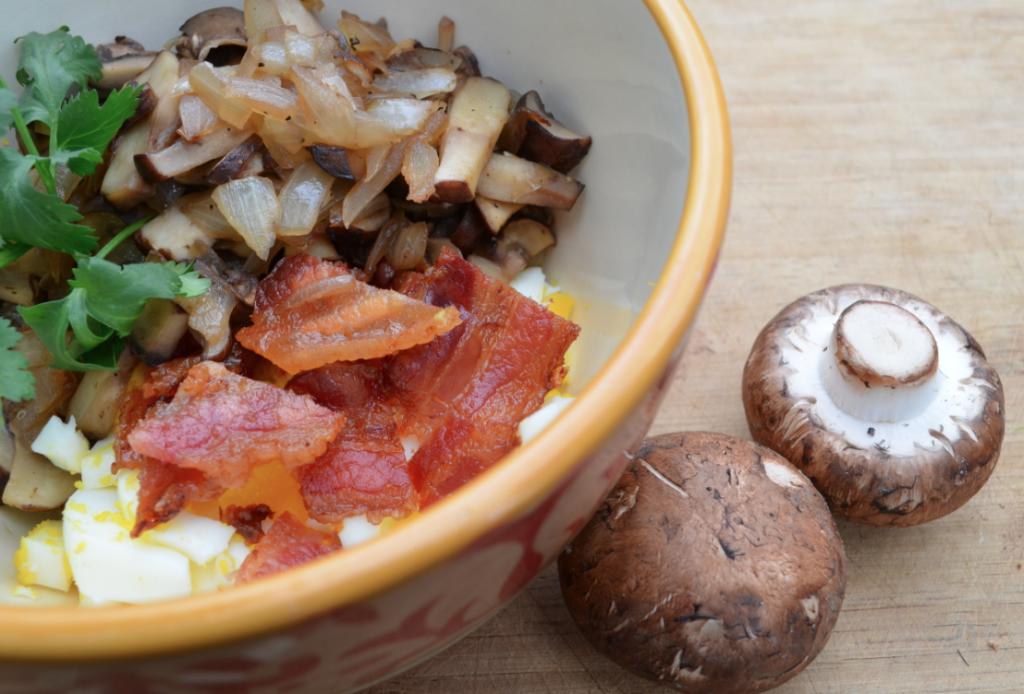 PRINT: Week Plan Recipes - Paleo Plan Myra s Chopped Mushrooms, Eggs and Onion Total Time: 30 minutes Calories 348 Cook Time: 30 minutes Carbohydrate 4g Protein 12g Fat 33g 8 slice(s) bacon (save