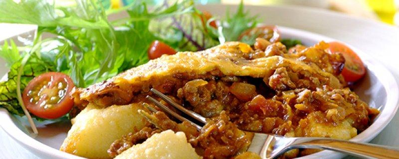 Cheesy Mince and Polenta Bake Wednesday 24th May COOK TIME PREP TIME SERVES 00:50:00 00:20:00 4 Polenta is a delicious Italian staple that can be served savoury or sweet.