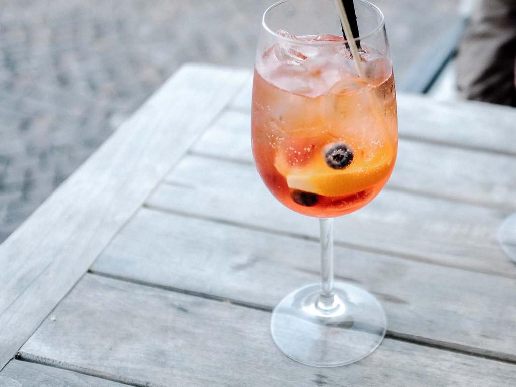 INTRODUCING OUR DELICIOUS TAKE ON THE INFAMOUS APEROL SPRITZ EXCLUSIVE TO PRIMUS HOTEL SYDNEY ONCE THERE WAS APEROL SPRITZ, THEN THERE WAS FROZÉ, NOW THERE IS THE ROSÉ SPRITZ A traditional Aperol