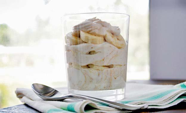 PB GREEK YOGURT AND BANANA PARFAIT This breakfast is a complete meal with healthy sources of protein, carbohydrates and fat.
