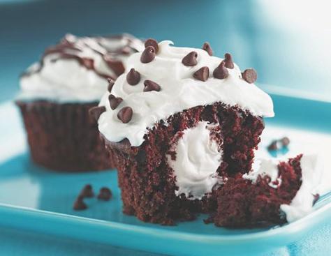 dreamy CREAM-FILLED Heat oven to 350 F (325 F for dark or nonstick pans). Make and bake cake mix as directed on box for 24 cupcakes, using water, oil and eggs.