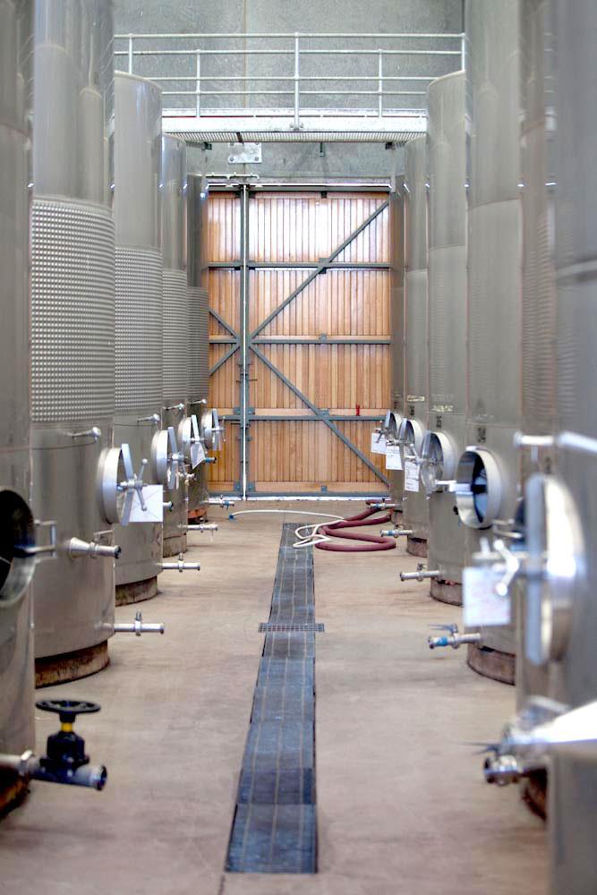 Winemaking practices Blending Fermentation design Choice of yeast strain Verdelho and Petit Verdot harvested at two maturities for each variety