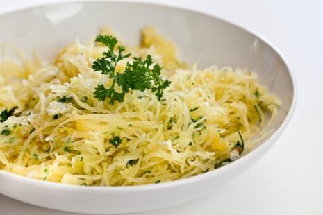 Stovetop Spaghetti Squash 1 small spaghetti squash (about 3-4 pounds) 2 tablespoons butter 2 cloves garlic, finely minced 1/4 cup finely minced parsley 1/2 teaspoon salt (or to taste) 1/4 cup