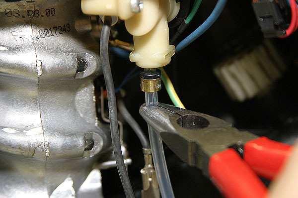 Pull down the transparent silicone hose from the heater valve.