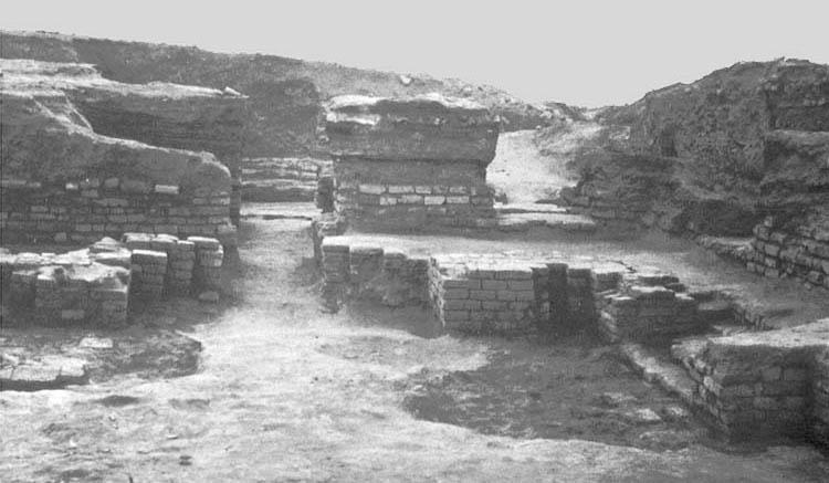 Sumerian houses faced away from crowded streets.