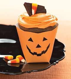 Garnish with candy-corn bark and place in our Jack-O-Lantern Cups for a spook-tacular presentation.
