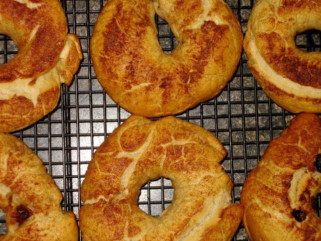 Bagel Recipe 4 cups bread flour 1 Tbsp sugar 1 1/2 tsp salt 1 Tbsp vegetable oil 2 tsp instant yeast 1-1/4-1-1/2 cups of warm water Mix all the ingredients in a bowl.