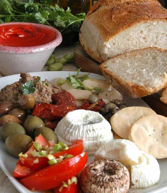 Dan il-platt tipikament sajfi jagħmel parti kbira mid-dieta Mediterranja - frisk, bnin u ġenwin! This typical summer platter gives evidence to our fresh, healthy and nutritious Mediterranean diet!