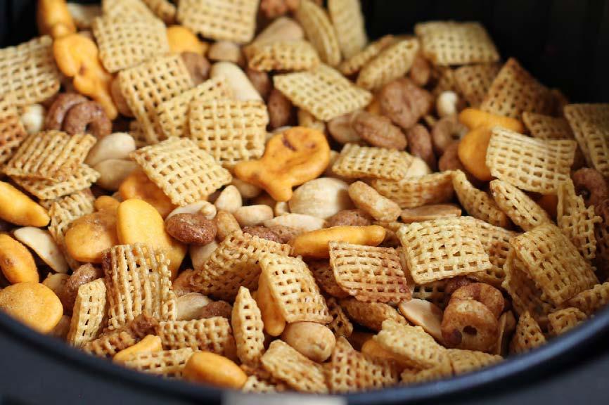 DESSERTS Snack Mix 1 tablespoon butter, melted 1/2 tablespoon Worcestershire sauce Pinch of salt 3 cups mixed cereals 1/2 cup small cheese crackers or pretzels 1/2 cup peanuts Place the melted