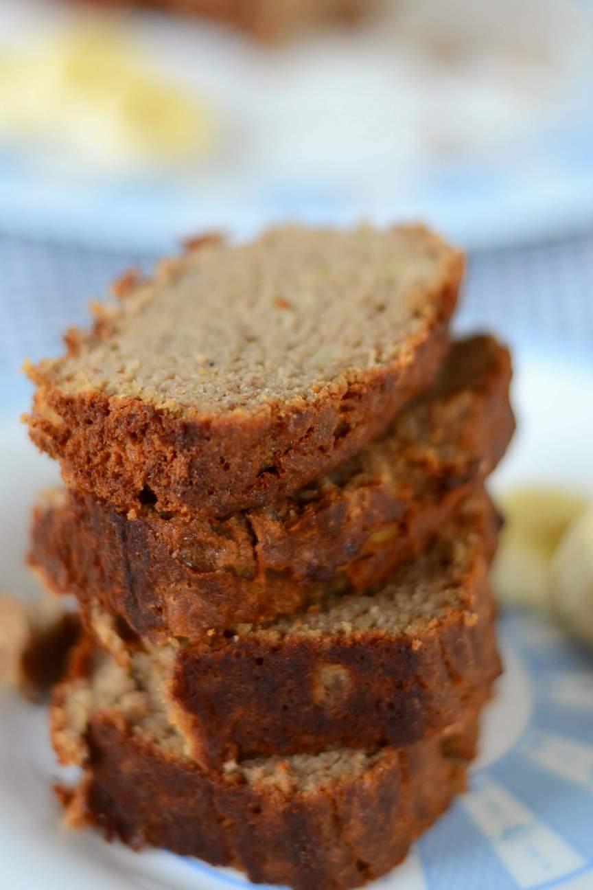COCONUT FLOUR Banana Bread Prep Time: 10 minutes Cook Time: 45 minutes Yield: 1 loaf (8-10 slices) 3 bananas 4 eggs ¼ cup honey ⅓ cup coconut oil, melted ⅓ cup coconut flour 3 T arrowroot starch 1 T