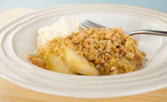 Fruit Crumble Ingredients to serve 4: 120g of plain flour 60g sugar 60g butter, room temperature 1 tin of peaches (or fruit of choice) 1 tin of pears (or fruit of choice) Cinnamon (to taste) Baking